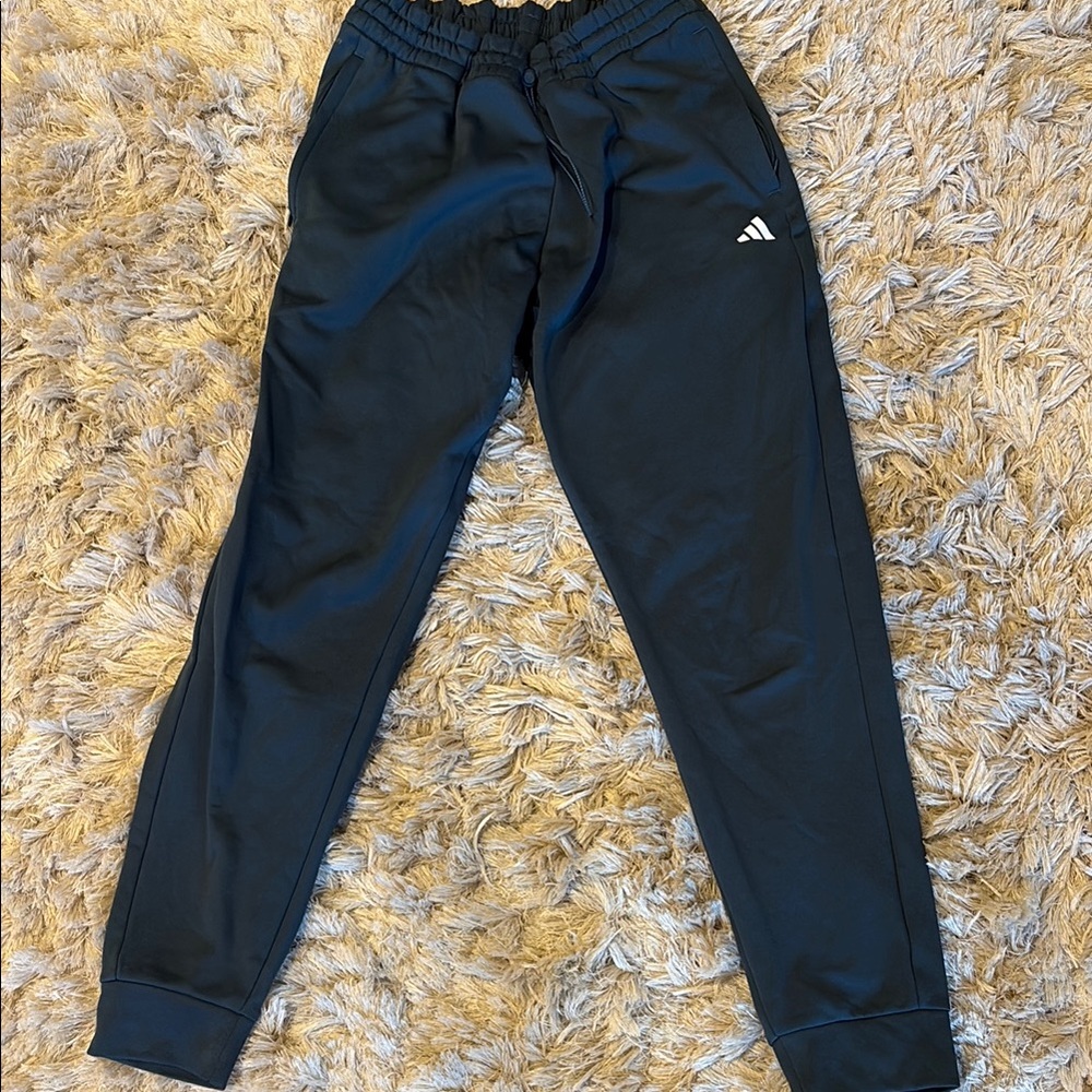 Adidas woman’s jogger sweatpants, almost new condition!